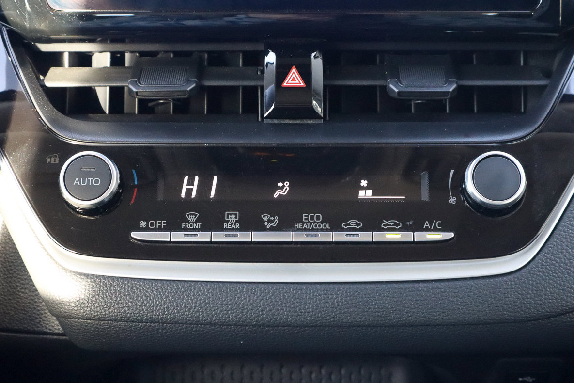 Used 2025 Toyota Corolla LE FWD image 11