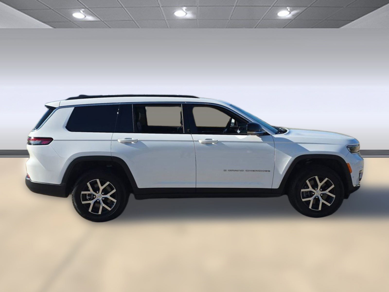 Used 2025 Jeep Grand Cherokee L Limited w/ Luxury Tech Group II image 8