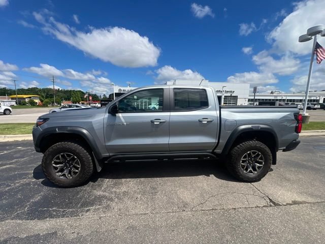 Used 2024 Chevrolet Colorado ZR2 w/ ZR2 Convenience Package III AWD/4WD image 9