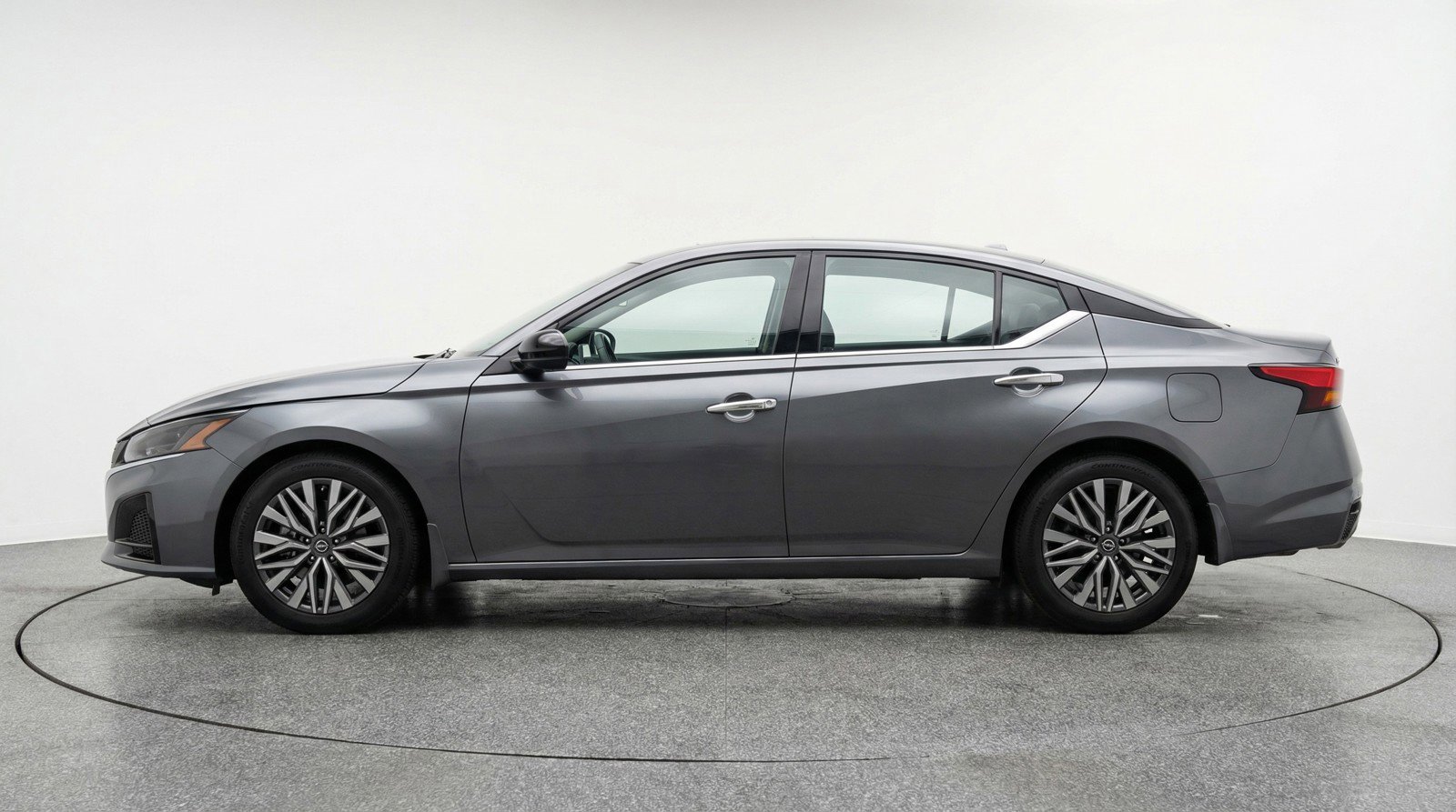 Used 2025 Nissan Altima 2.5 SV image 5