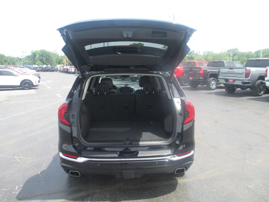 Used 2020 GMC Terrain Denali w/ Denali Premium Package AWD/4WD image 8