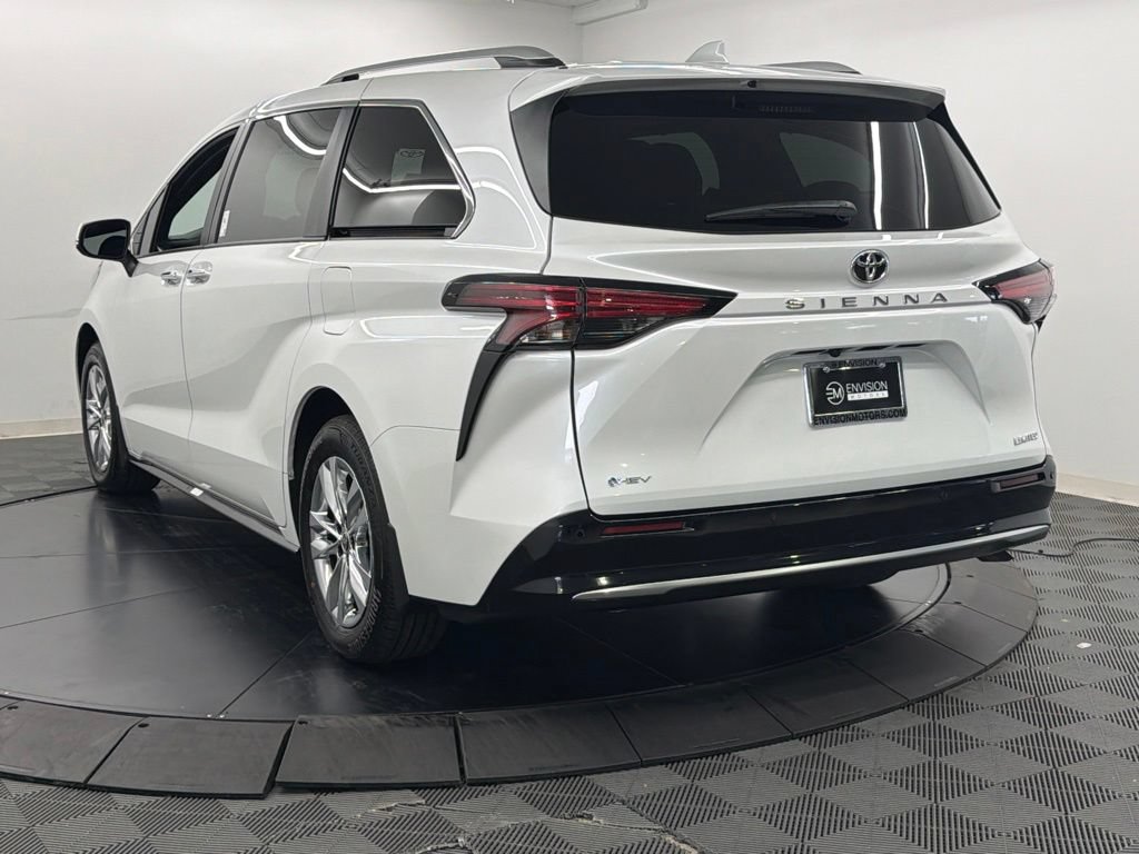 Used 2026 Toyota Sienna Limited FWD image 12