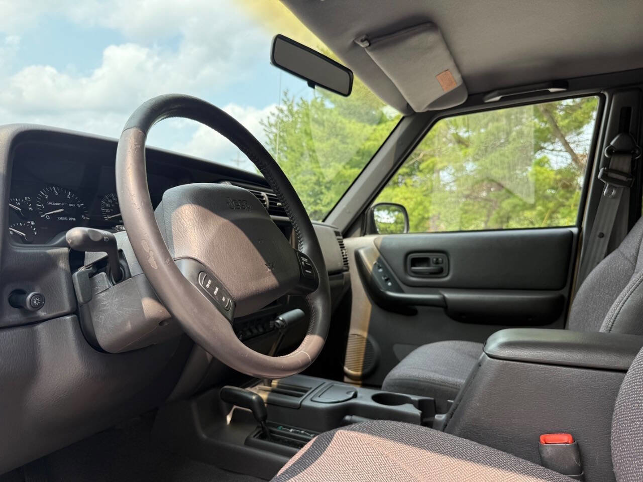 Used 1999 Jeep Cherokee Classic image 39