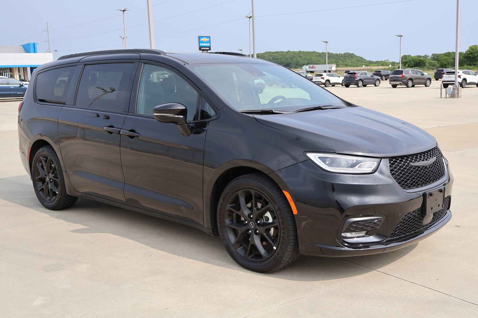 Used 2025 Chrysler Pacifica Limited FWD image 4