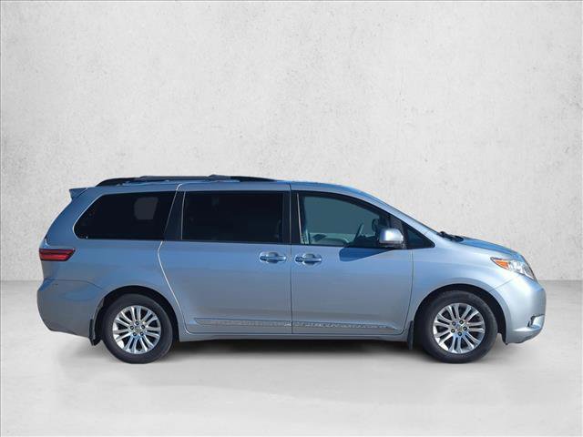 Used 2015 Toyota Sienna XLE image 4