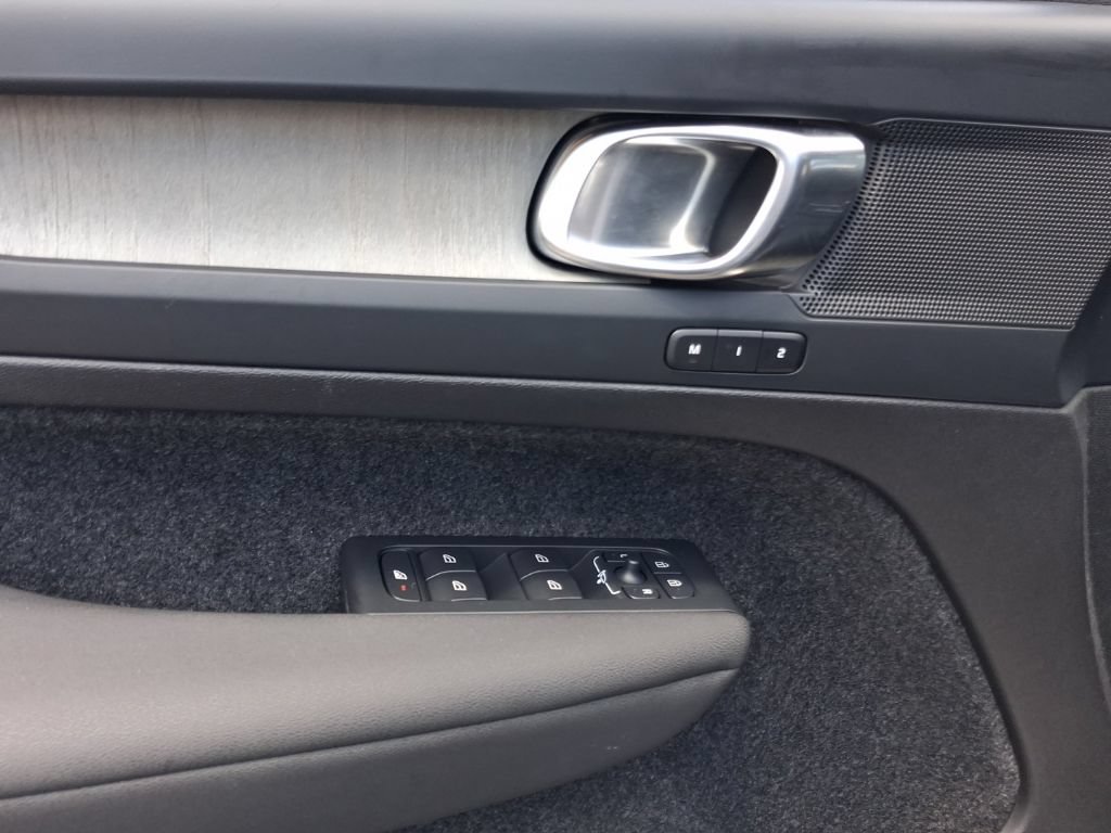 Certified 2024 Volvo XC40 B5 Plus AWD/4WD image 21