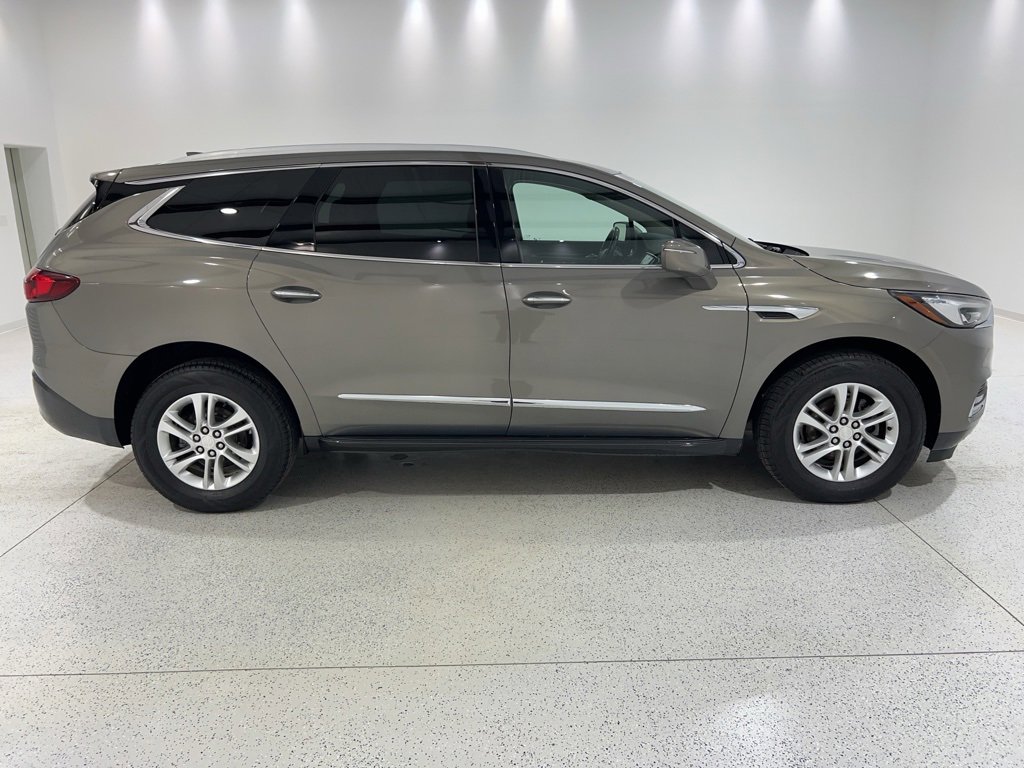 Used 2019 Buick Enclave Essence w/ LPO, Luxury Package image 6