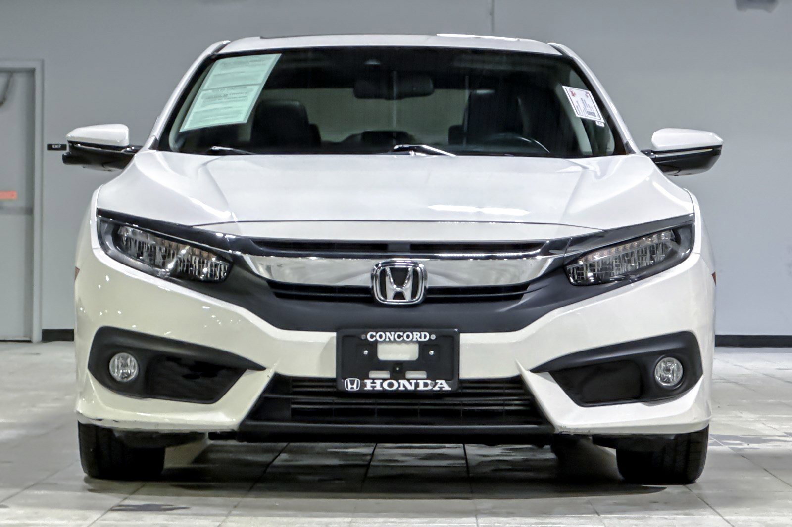 Used 2018 Honda Civic Touring image 5