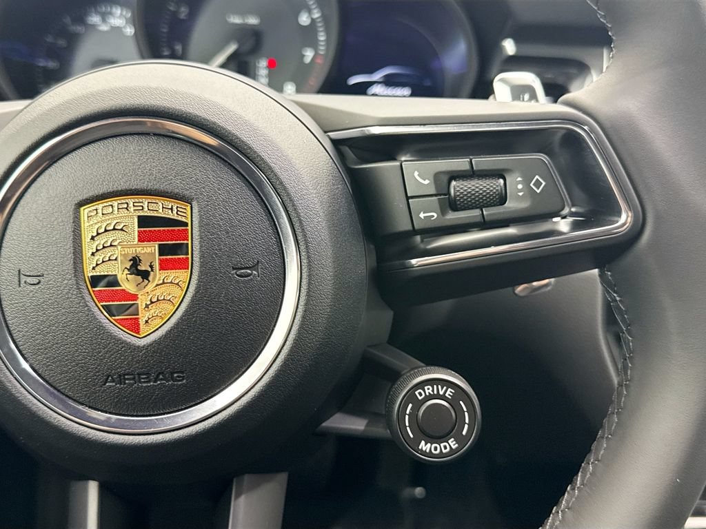 Used 2026 Porsche Macan AWD/4WD image 15