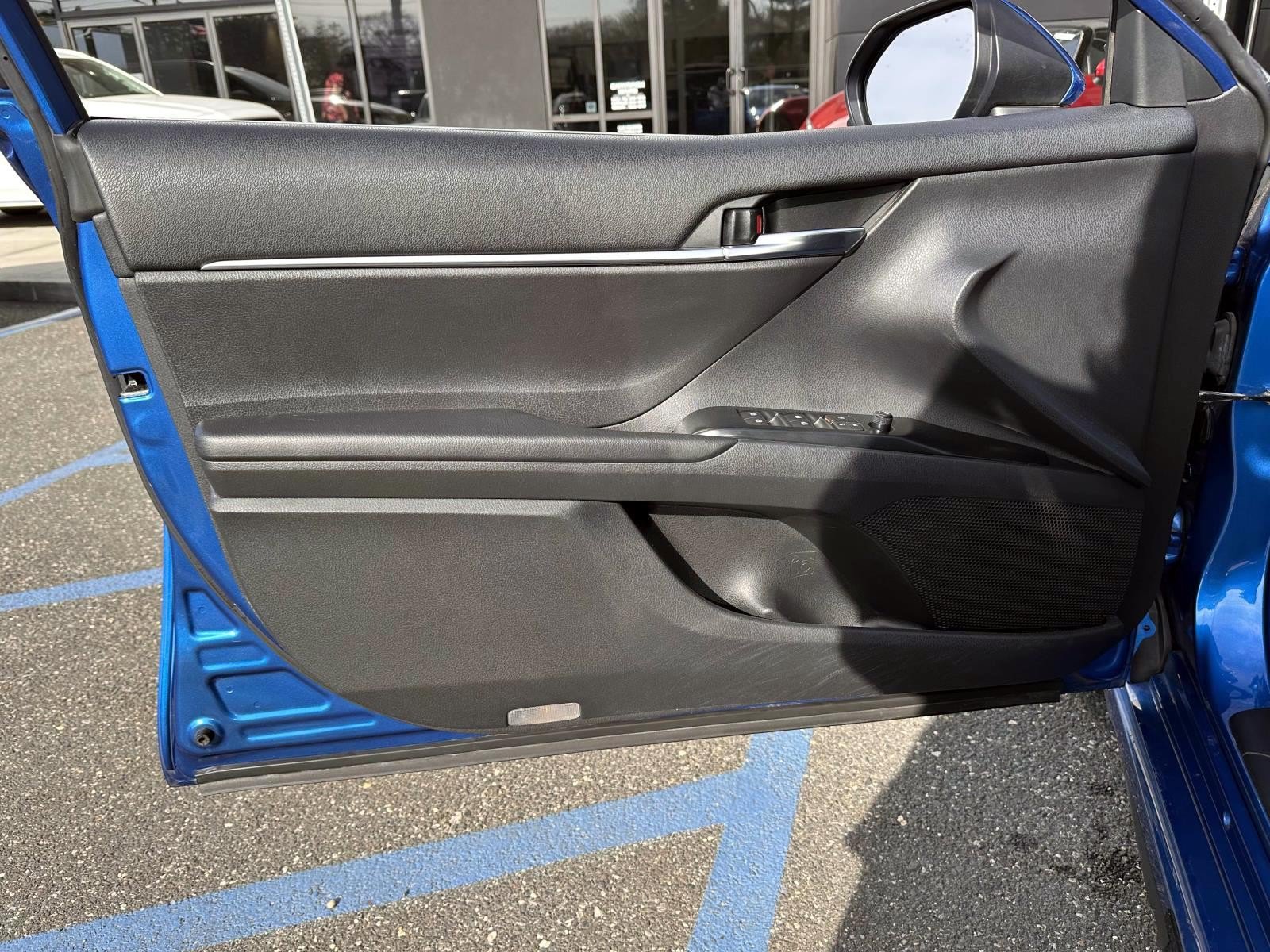 Used 2019 Toyota Camry SE FWD image 8