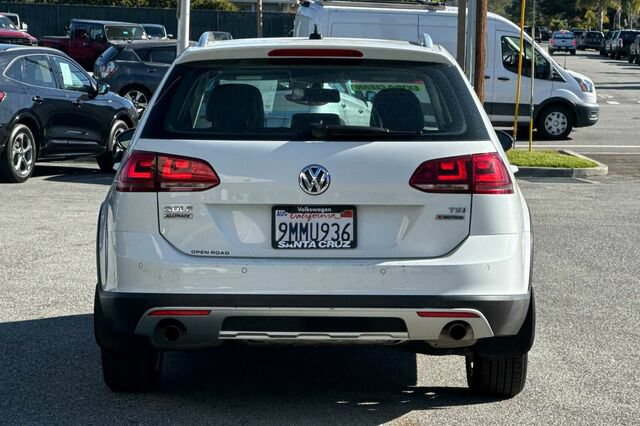 Used 2017 Volkswagen Golf Alltrack SE AWD/4WD image 5