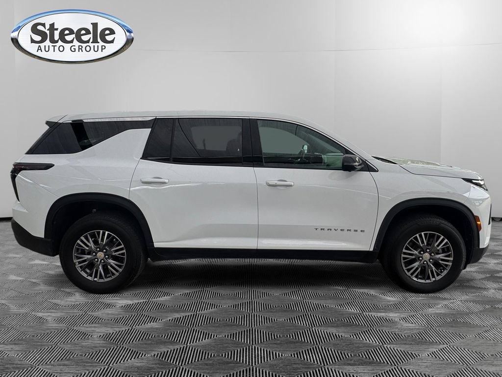 Used 2024 Chevrolet Traverse LS FWD image 6