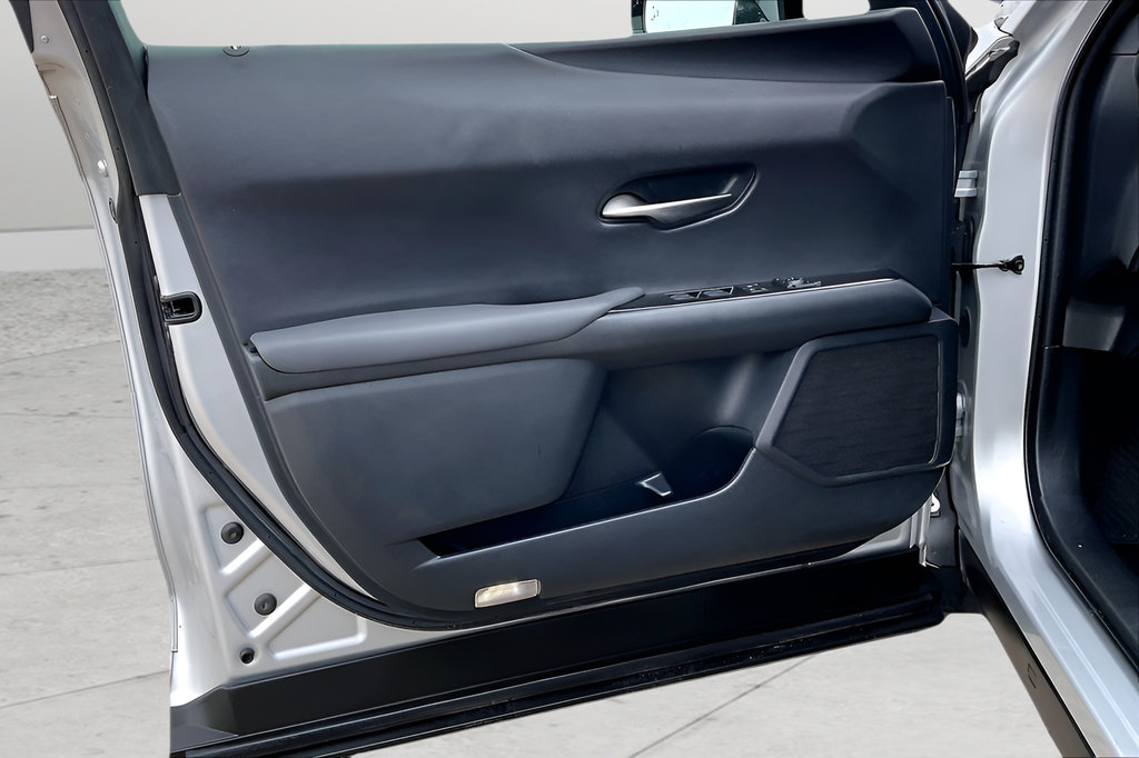 Used 2019 Lexus UX 200 w/ Premium Package FWD image 16