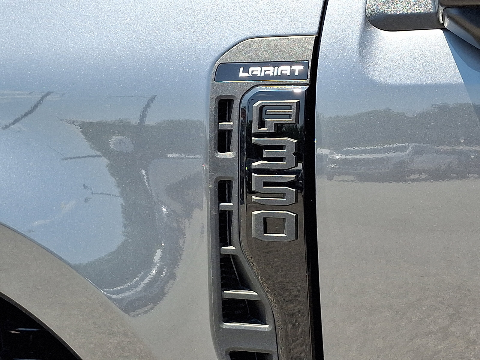 New 2025 Ford F350 Lariat w/ Lariat Ultimate Package image 14