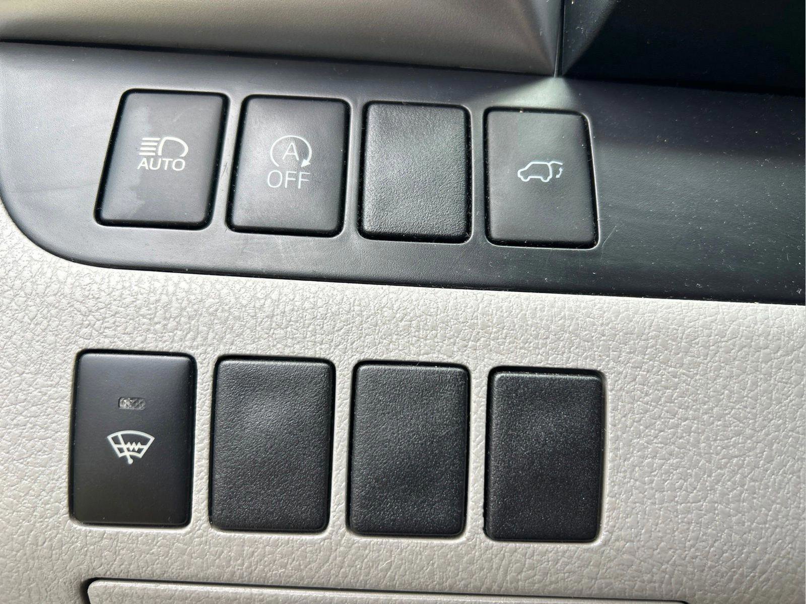 Used 2019 Toyota Highlander Plus FWD image 25