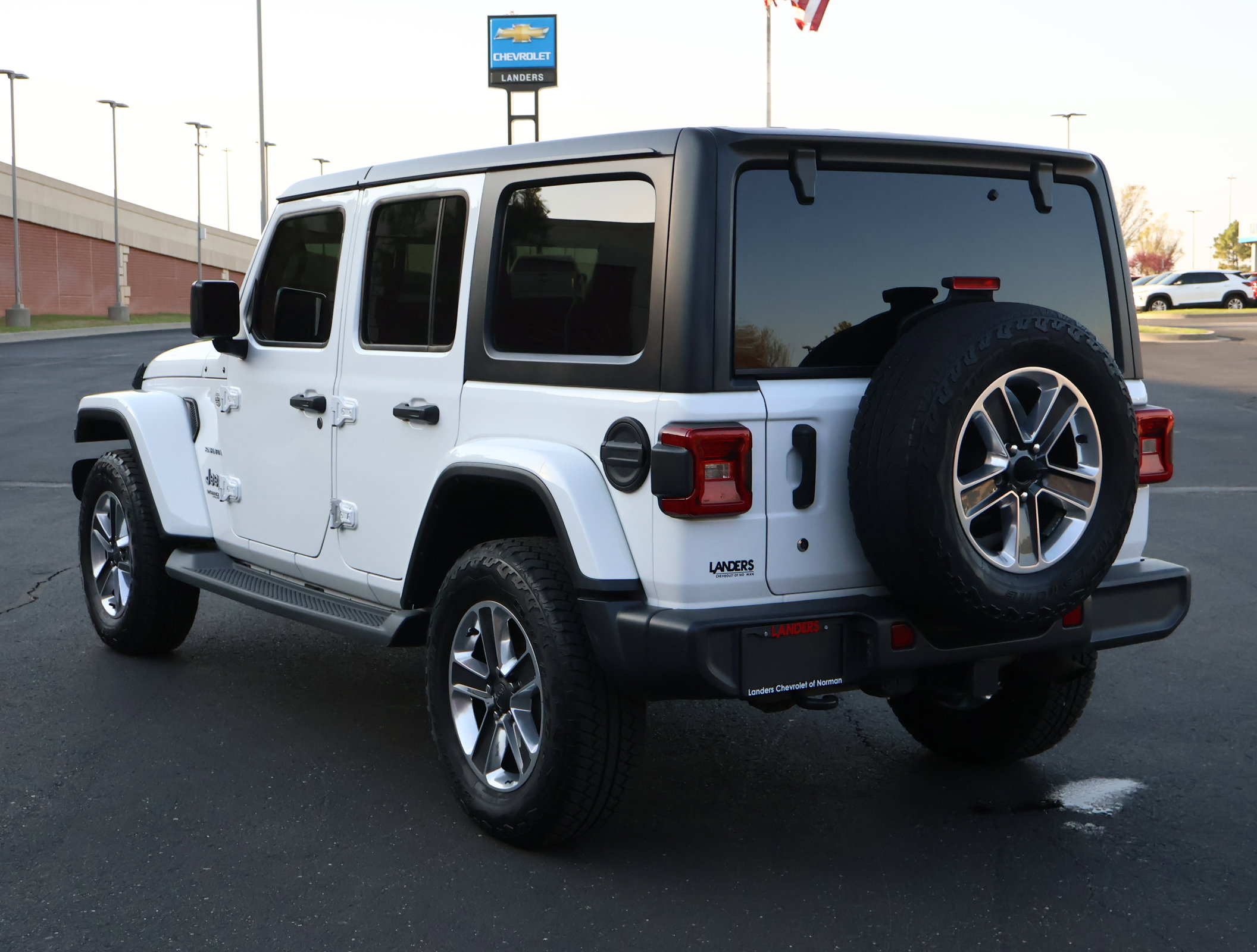 Used 2018 Jeep Wrangler Unlimited Sahara image 6