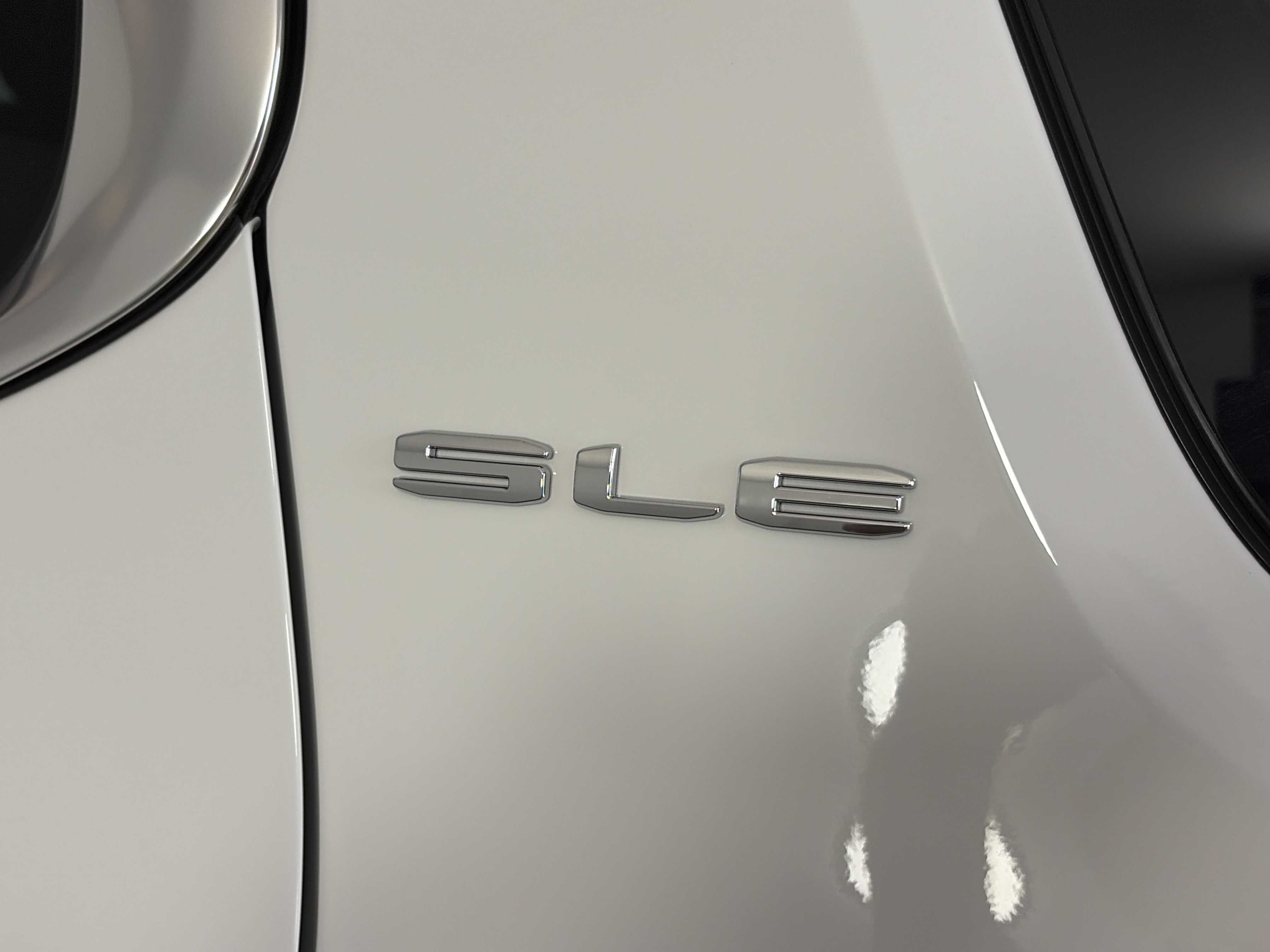 Certified 2023 GMC Acadia SLE FWD image 18