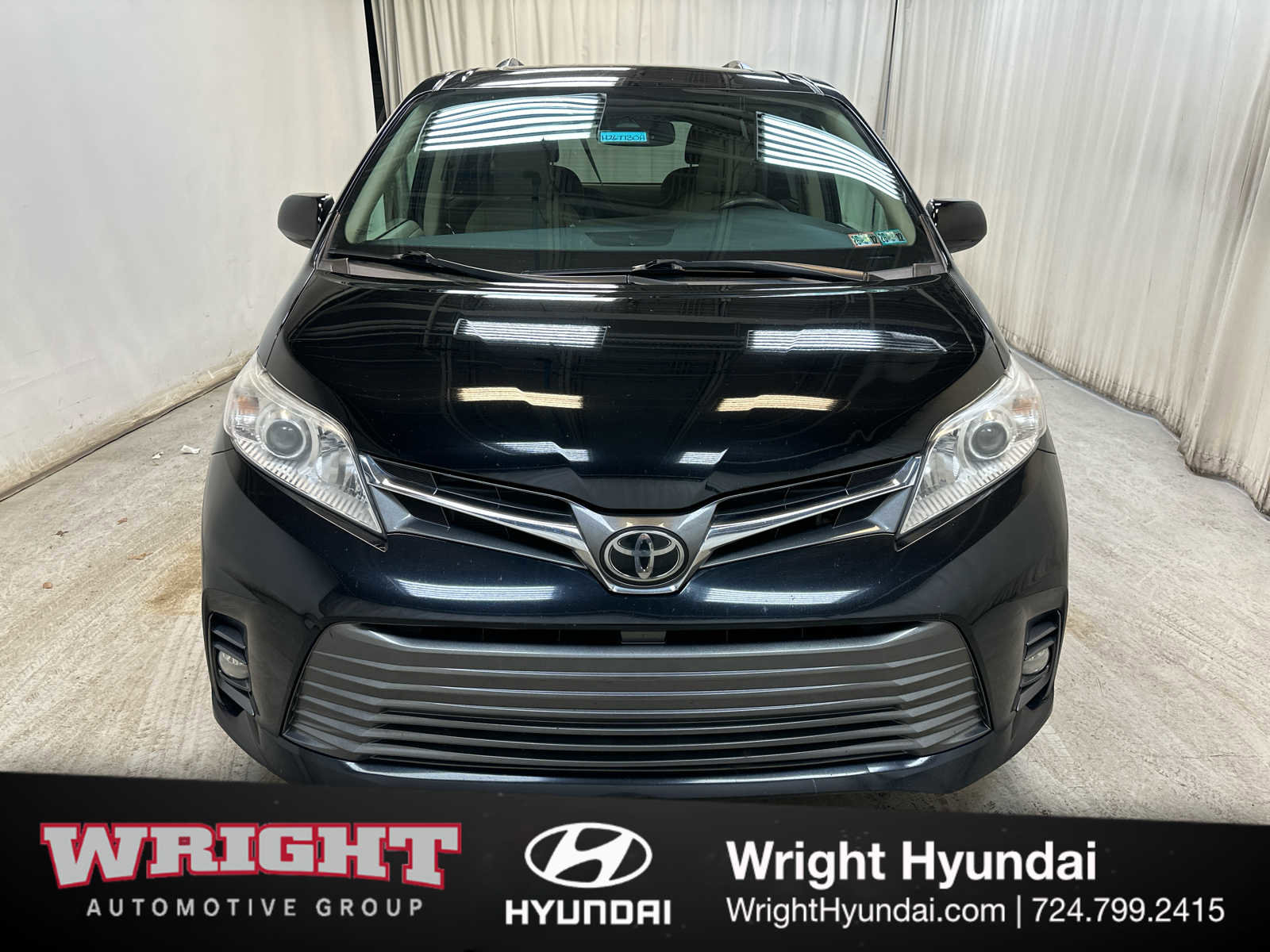 Used 2020 Toyota Sienna XLE image 2