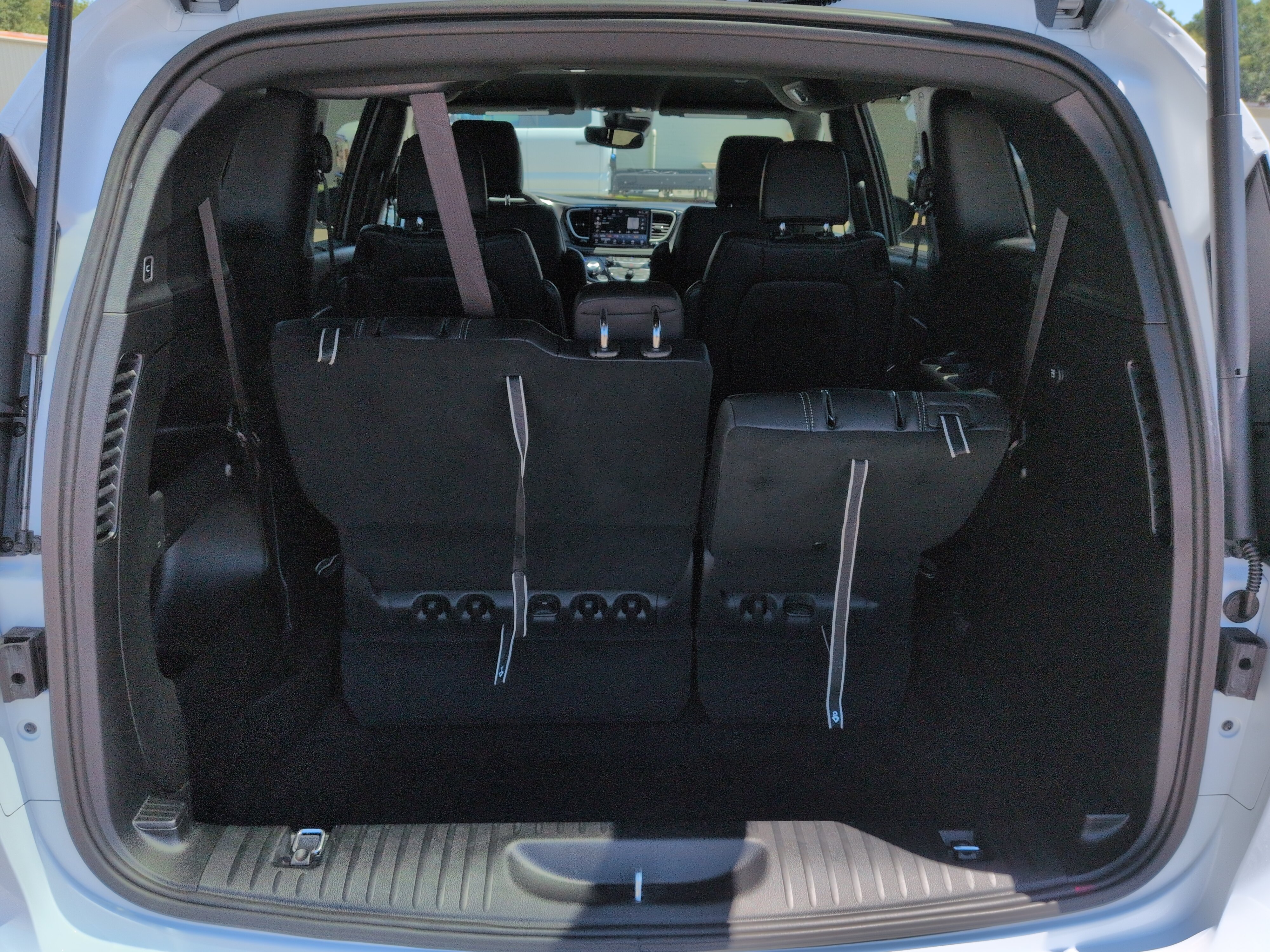 Certified 2025 Chrysler Pacifica Select FWD image 11