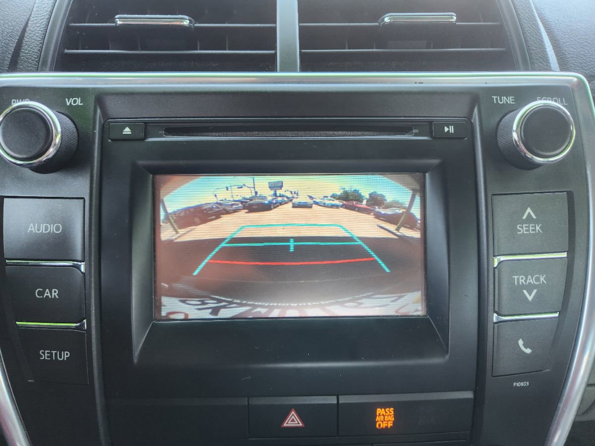 Used 2015 Toyota Camry LE image 18