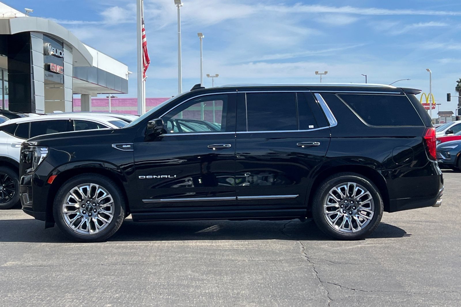 Used 2023 GMC Yukon Denali Ultimate AWD/4WD image 7