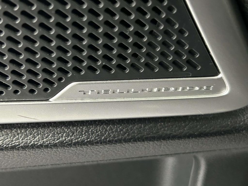 Used 2022 Kia Telluride S FWD image 19
