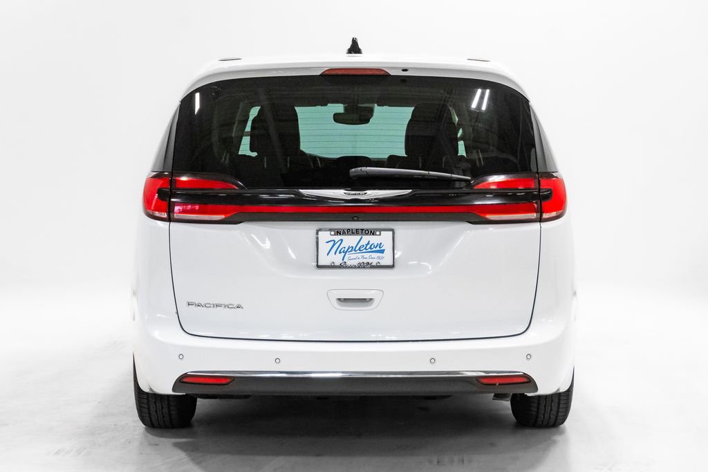 Used 2023 Chrysler Pacifica Touring-L FWD image 27