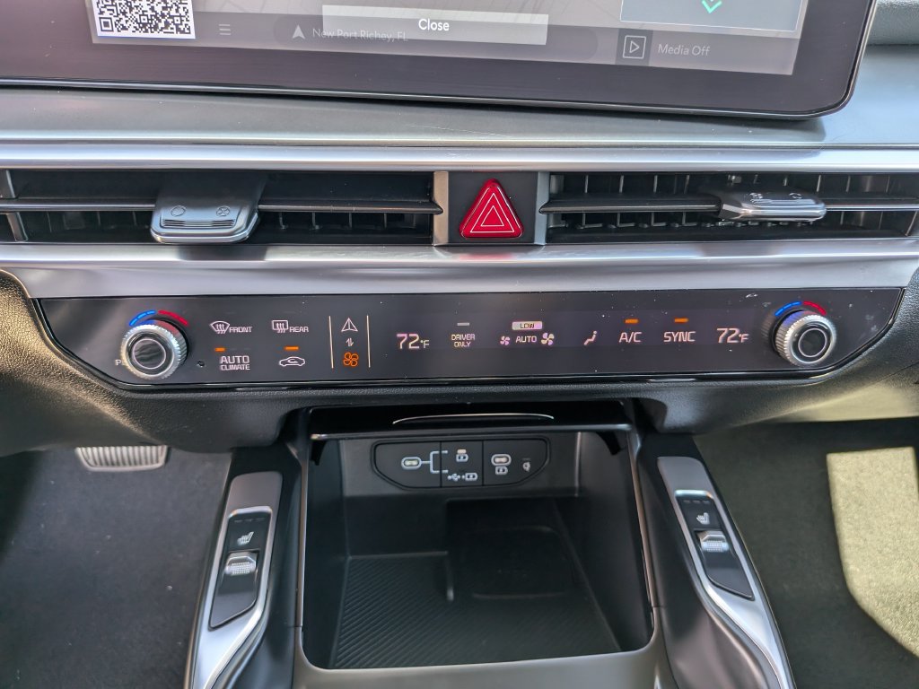 Certified 2025 Kia Sorento EX FWD image 28