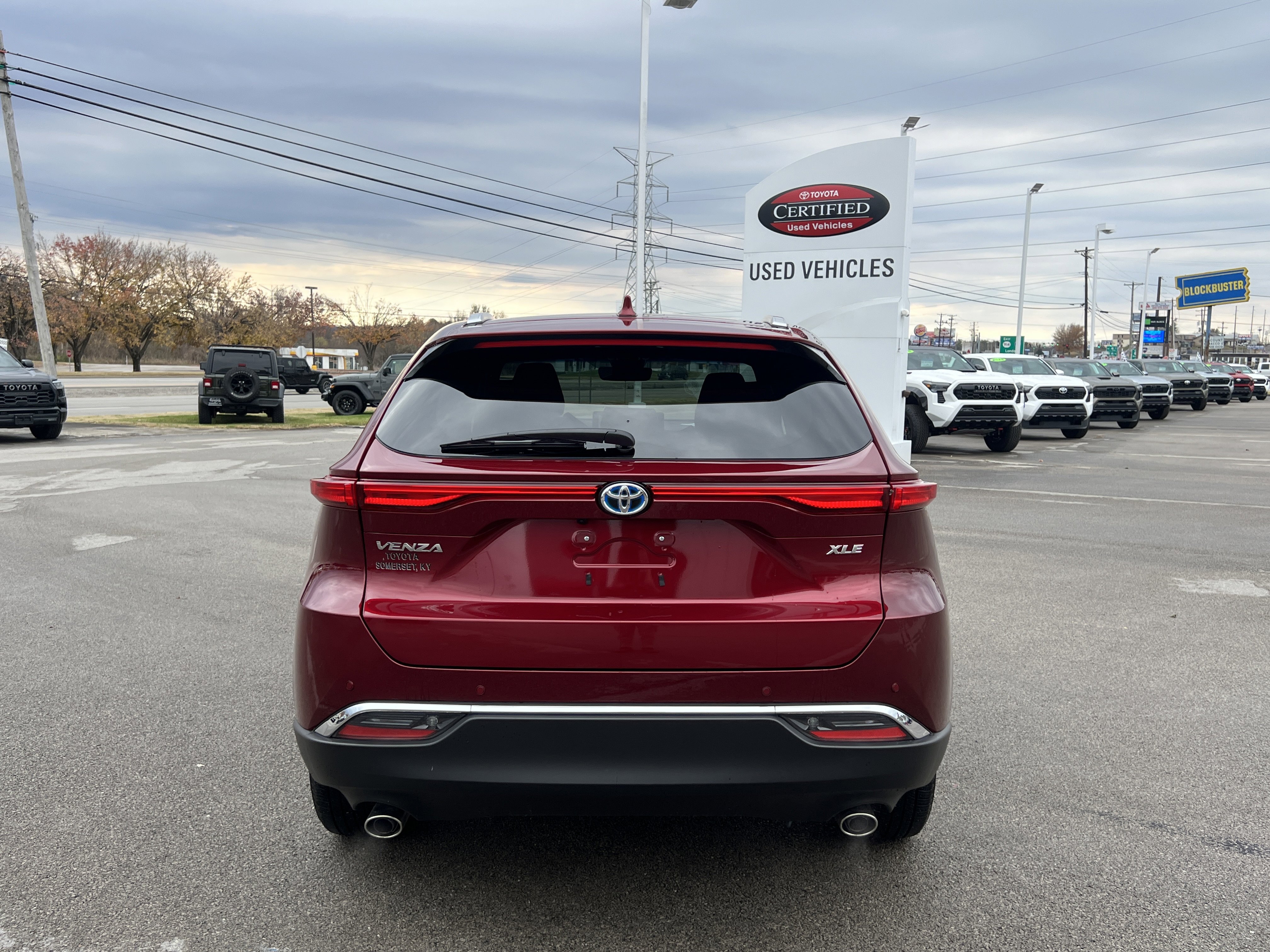 Certified 2024 Toyota Venza XLE image 10