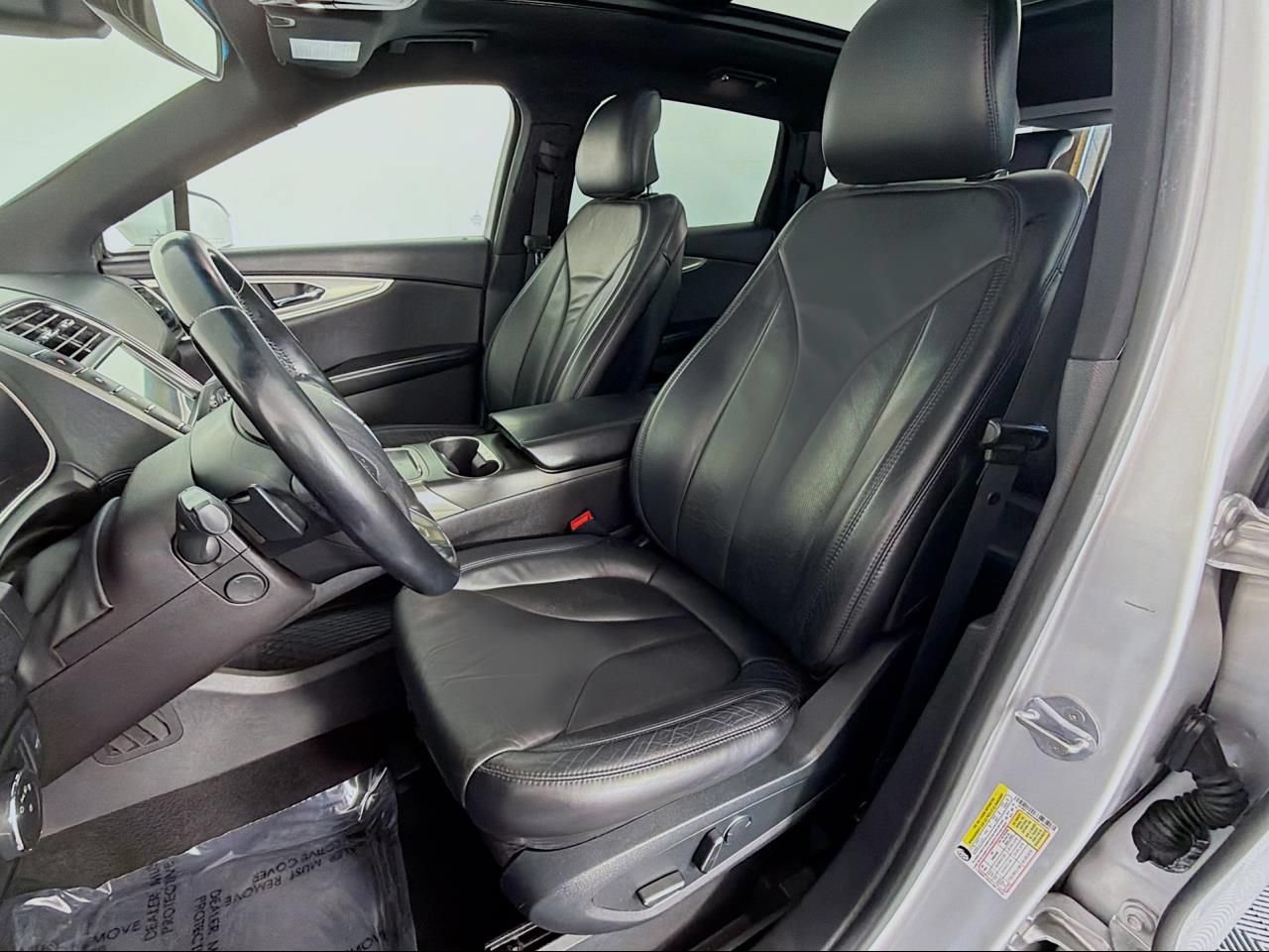 Used 2017 Lincoln MKX Select w/ MKX Climate Package AWD/4WD image 32
