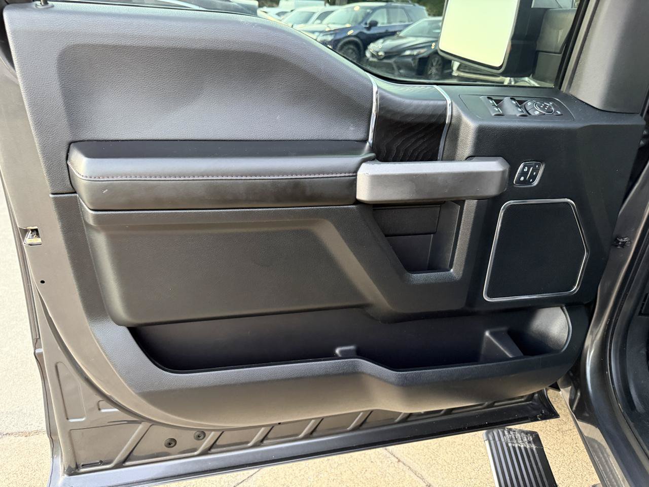 Used 2018 Ford F150 Platinum w/ Equipment Group 701A Luxury AWD/4WD image 19