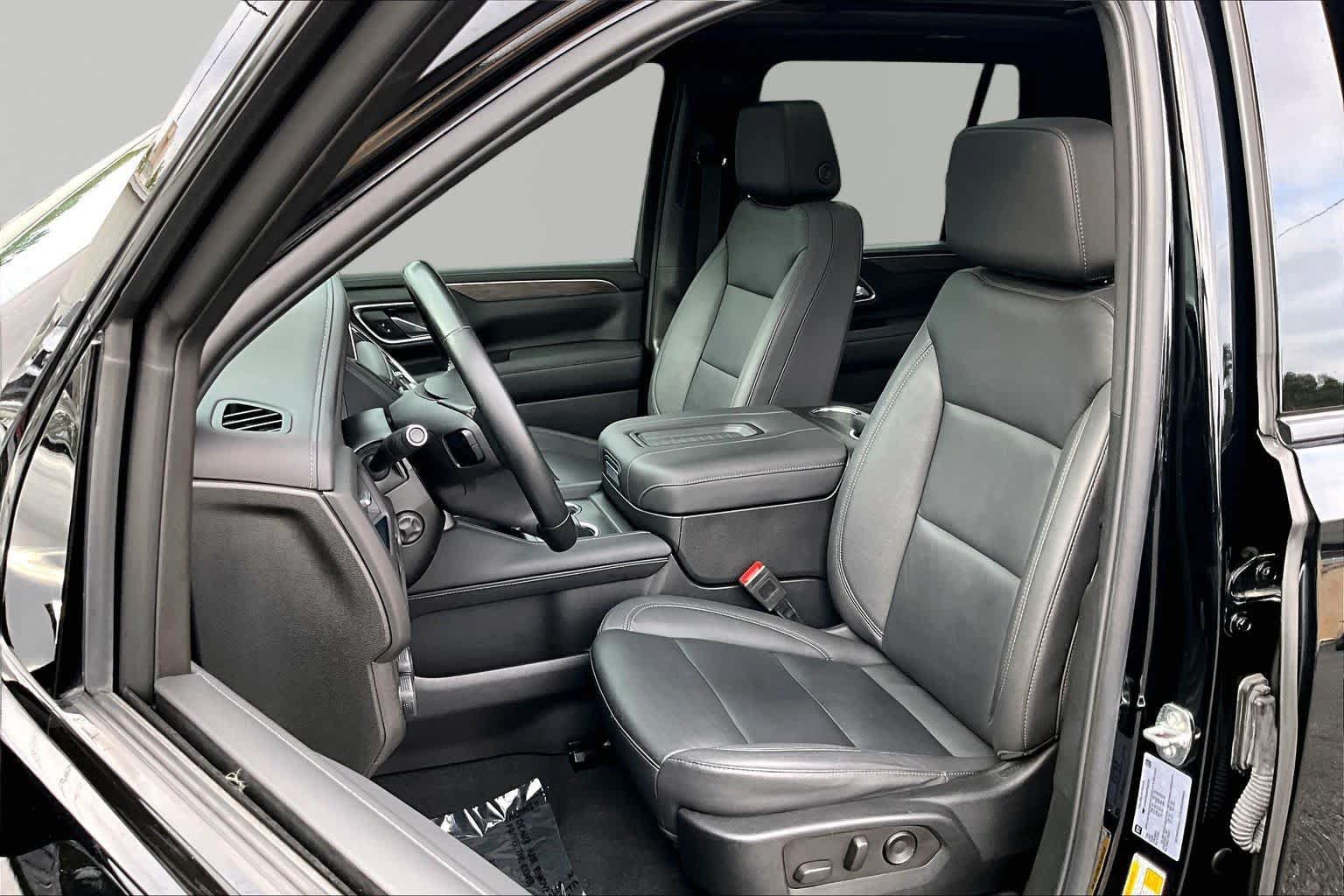 Used 2023 Chevrolet Tahoe Z71 w/ Luxury Package AWD/4WD image 15
