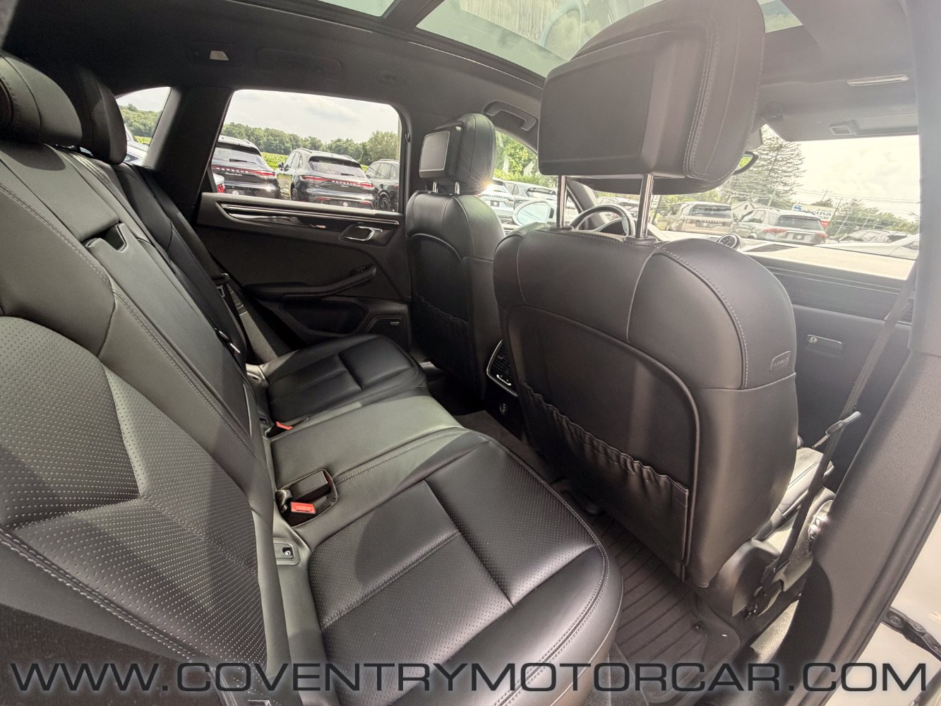 Used 2018 Porsche Macan Sport Edition AWD/4WD image 37
