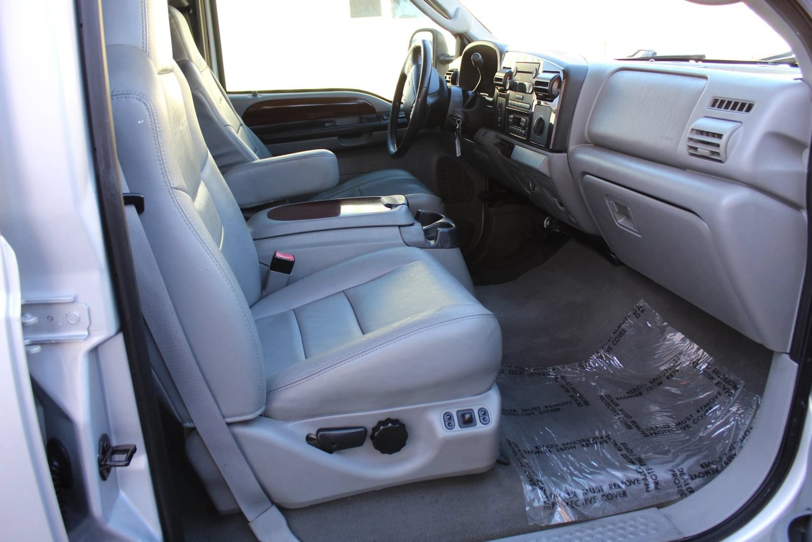 Used 2005 Ford F350 Lariat RWD image 10