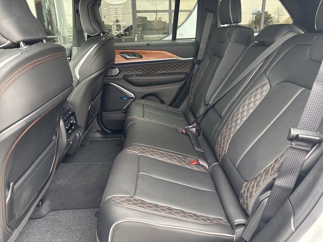 New 2026 Jeep Grand Cherokee Summit w/ Obsidian Package AWD/4WD image 15