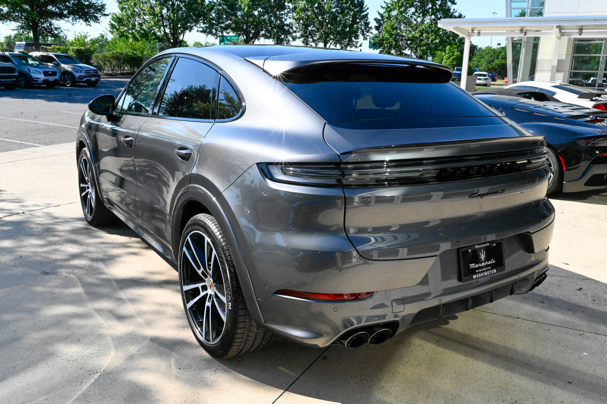 Used 2025 Porsche Cayenne S AWD/4WD image 7