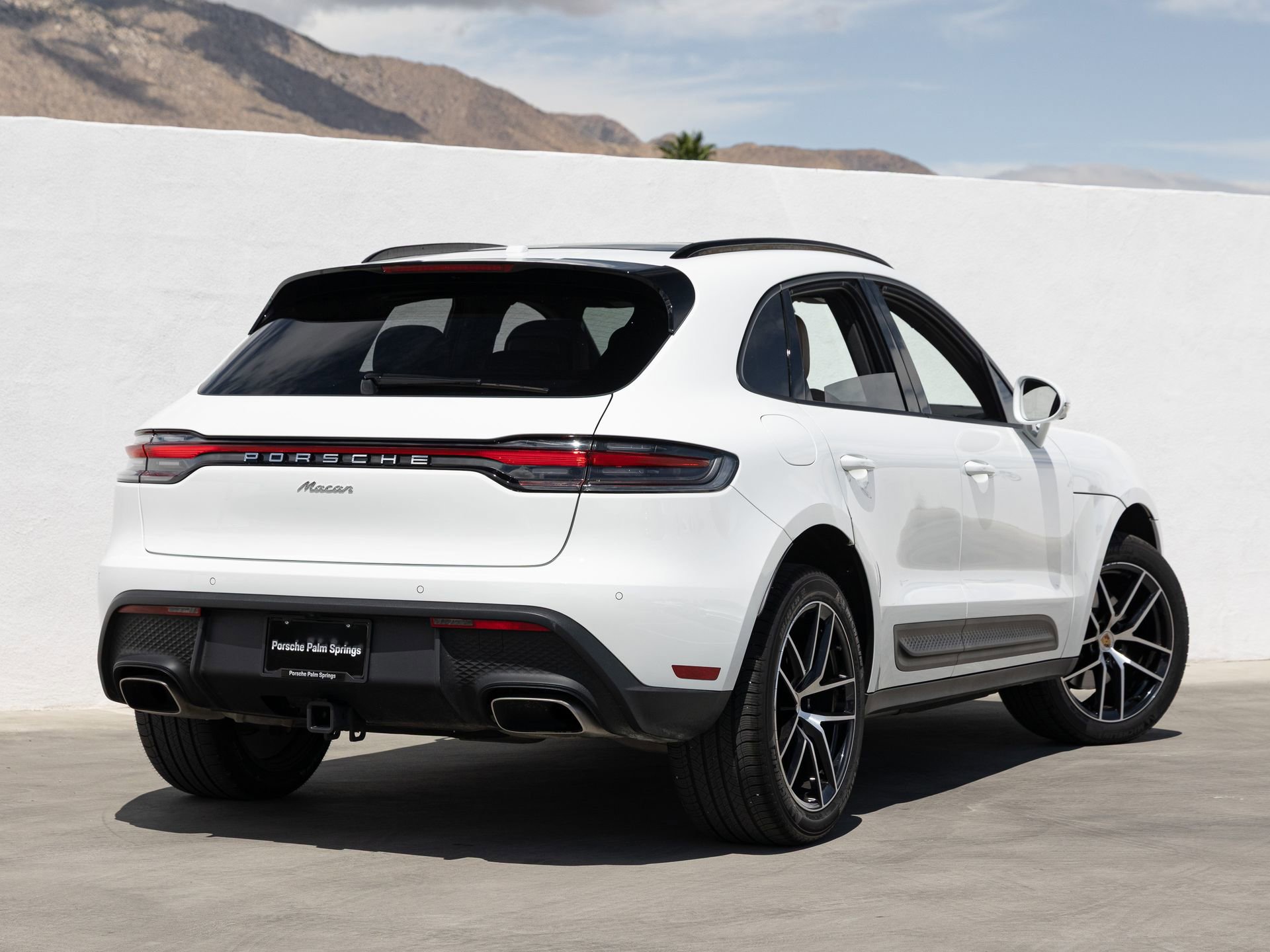 Certified 2025 Porsche Macan AWD/4WD image 7