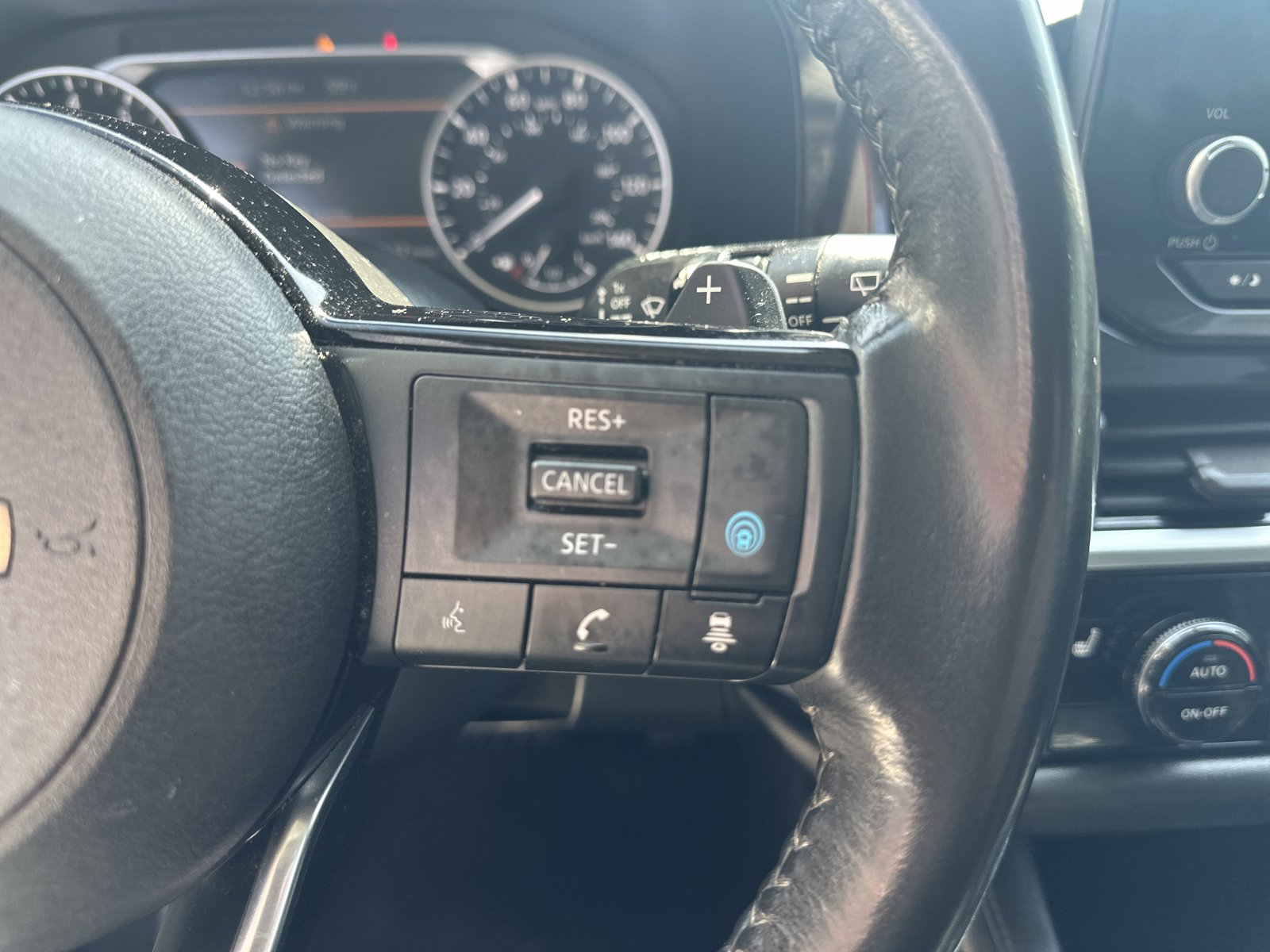 Used 2022 Nissan Pathfinder SV w/ SV Premium Package image 13
