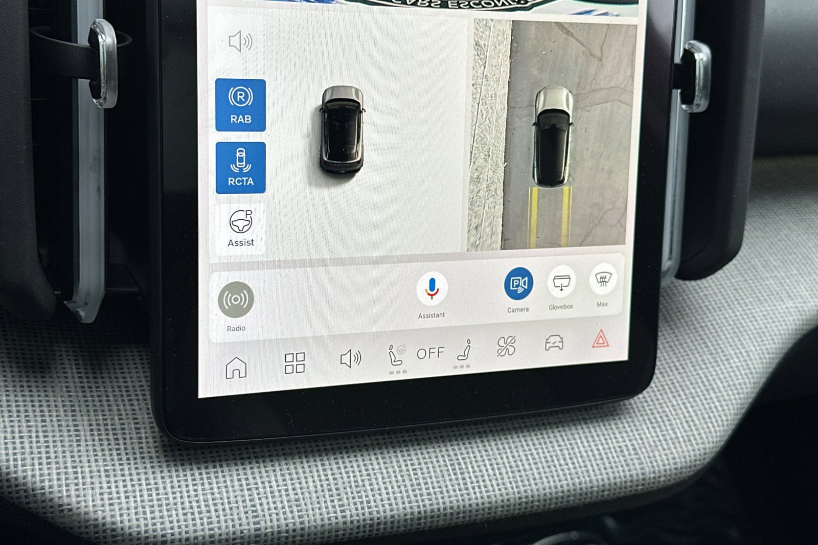 New 2026 Volvo EX30 Cross Country Ultra image 18
