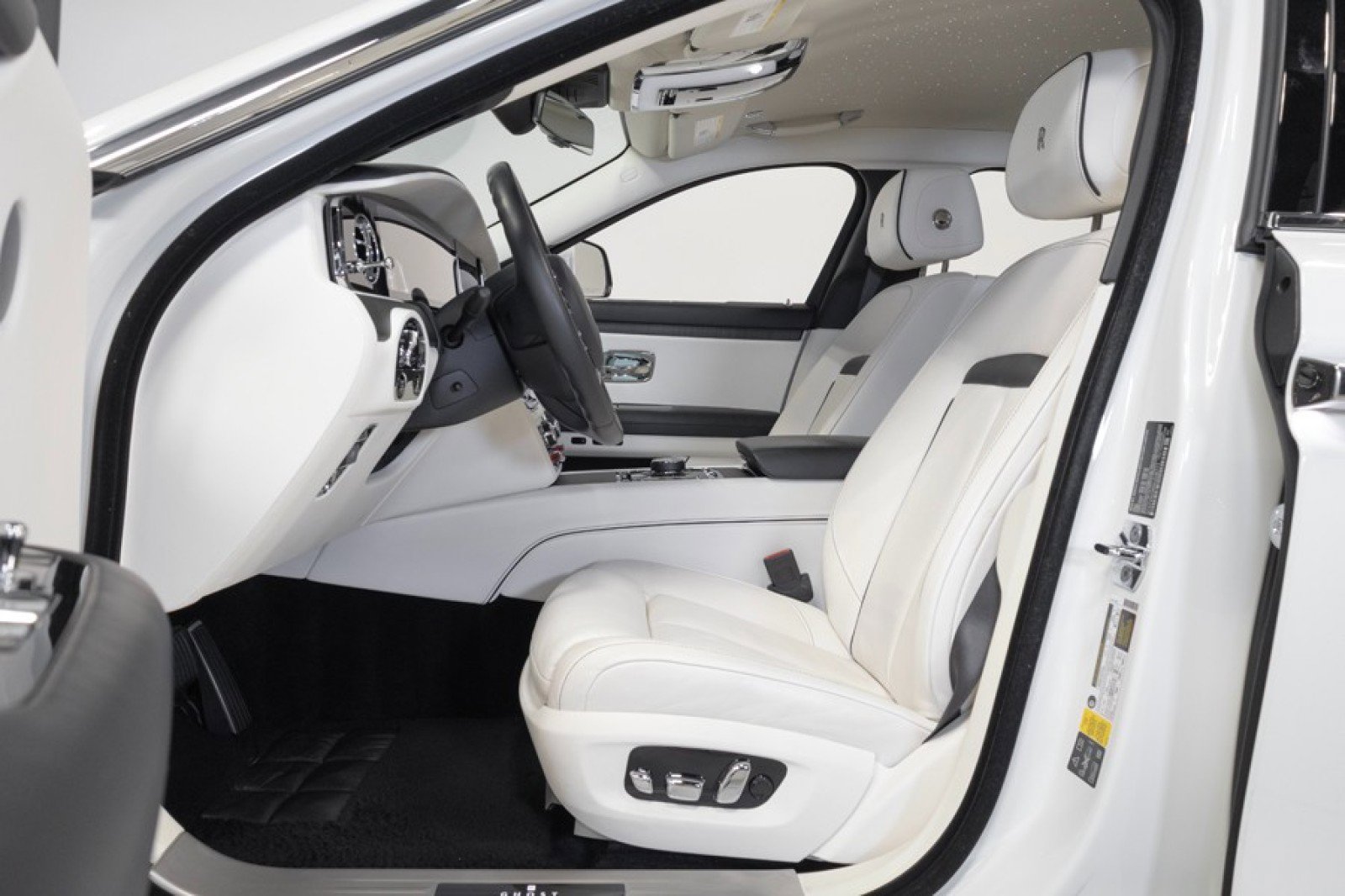 Used 2022 Rolls-Royce Ghost w/ Ghost Package AWD/4WD image 21