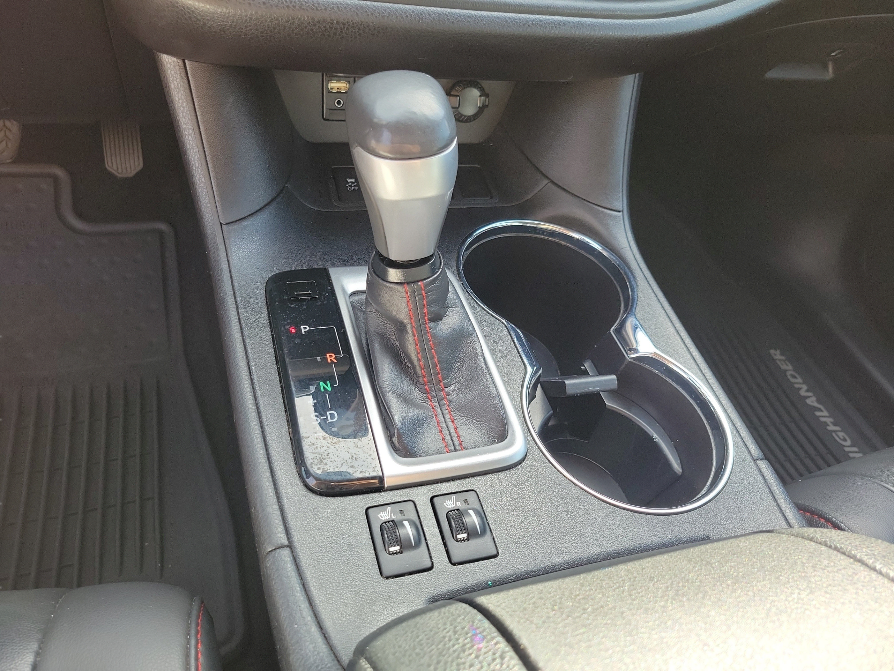 Used 2019 Toyota Highlander SE FWD image 19