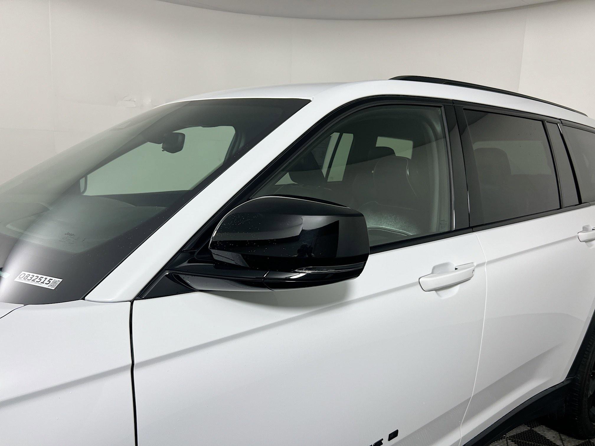 Used 2023 Jeep Grand Cherokee L Laredo image 12