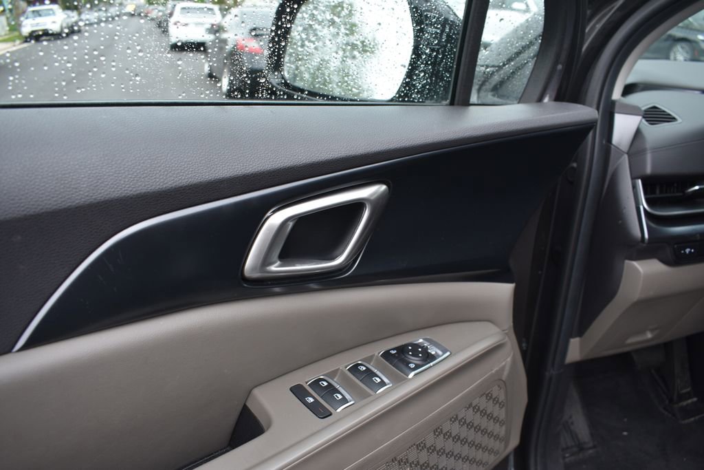 Used 2025 Kia Carnival FWD image 14