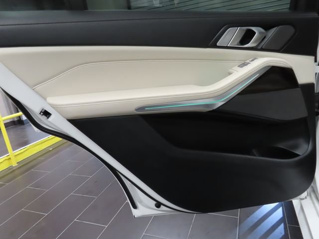 Used 2025 BMW X7 xDrive40i w/ M Sport Package image 11