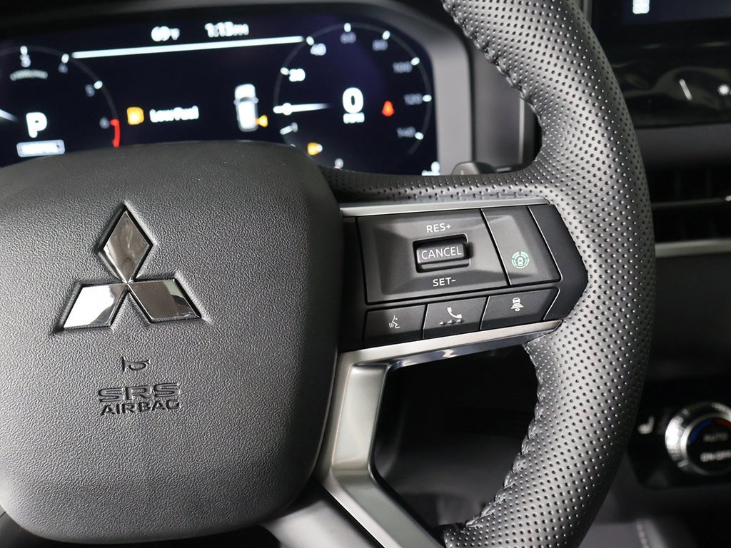 New 2025 Mitsubishi Outlander SE image 44
