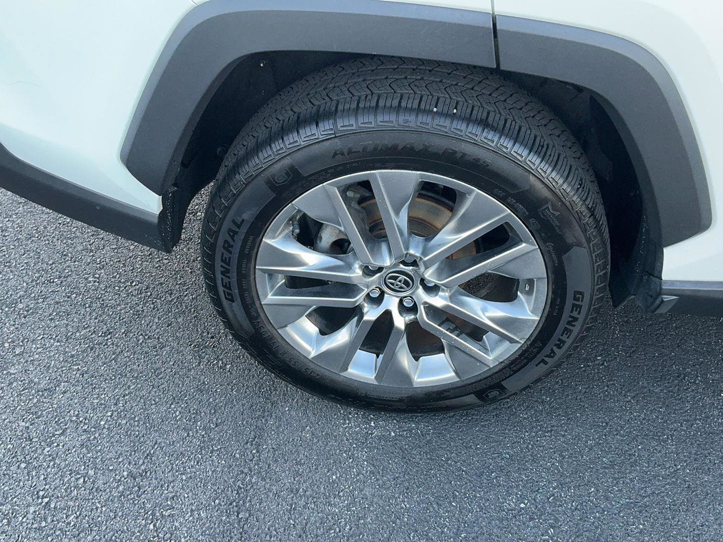 Used 2020 Toyota RAV4 XLE Premium AWD/4WD image 6