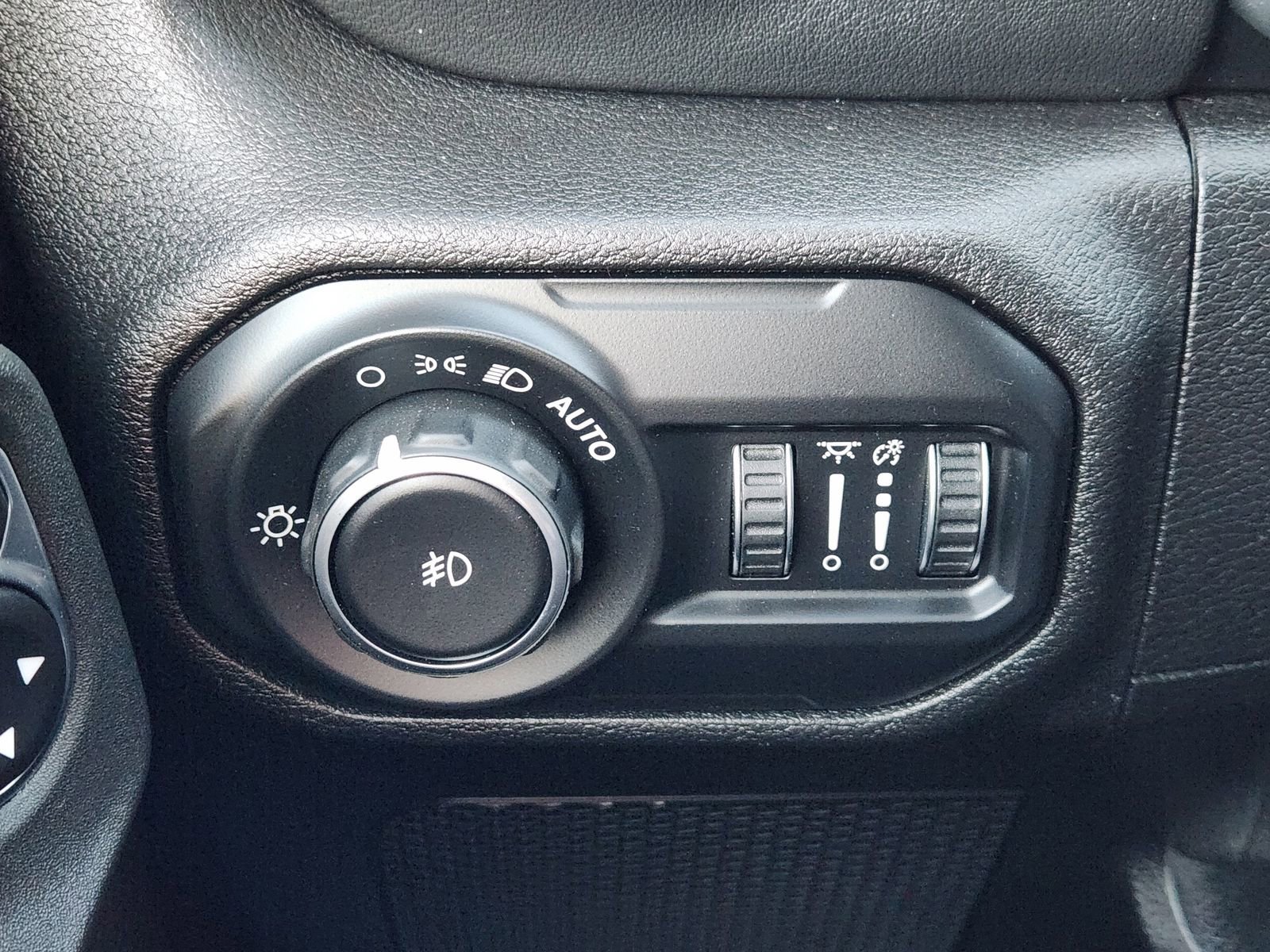 Used 2021 Jeep Wrangler Unlimited Sahara image 26