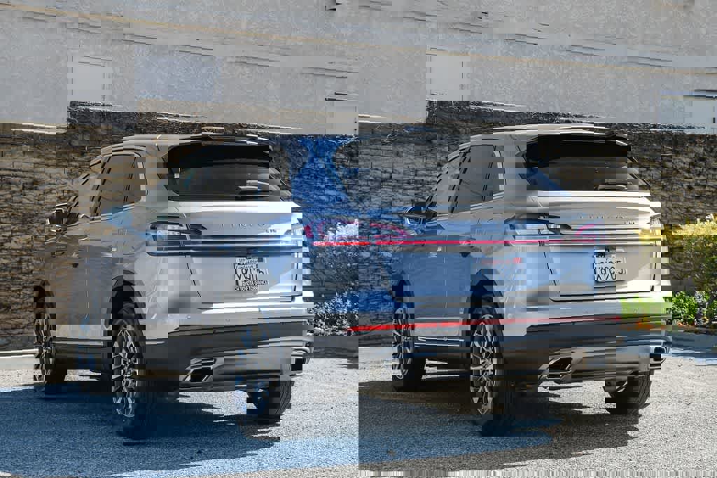 Used 2021 Lincoln Nautilus FWD w/ Equipment Group 101A image 6