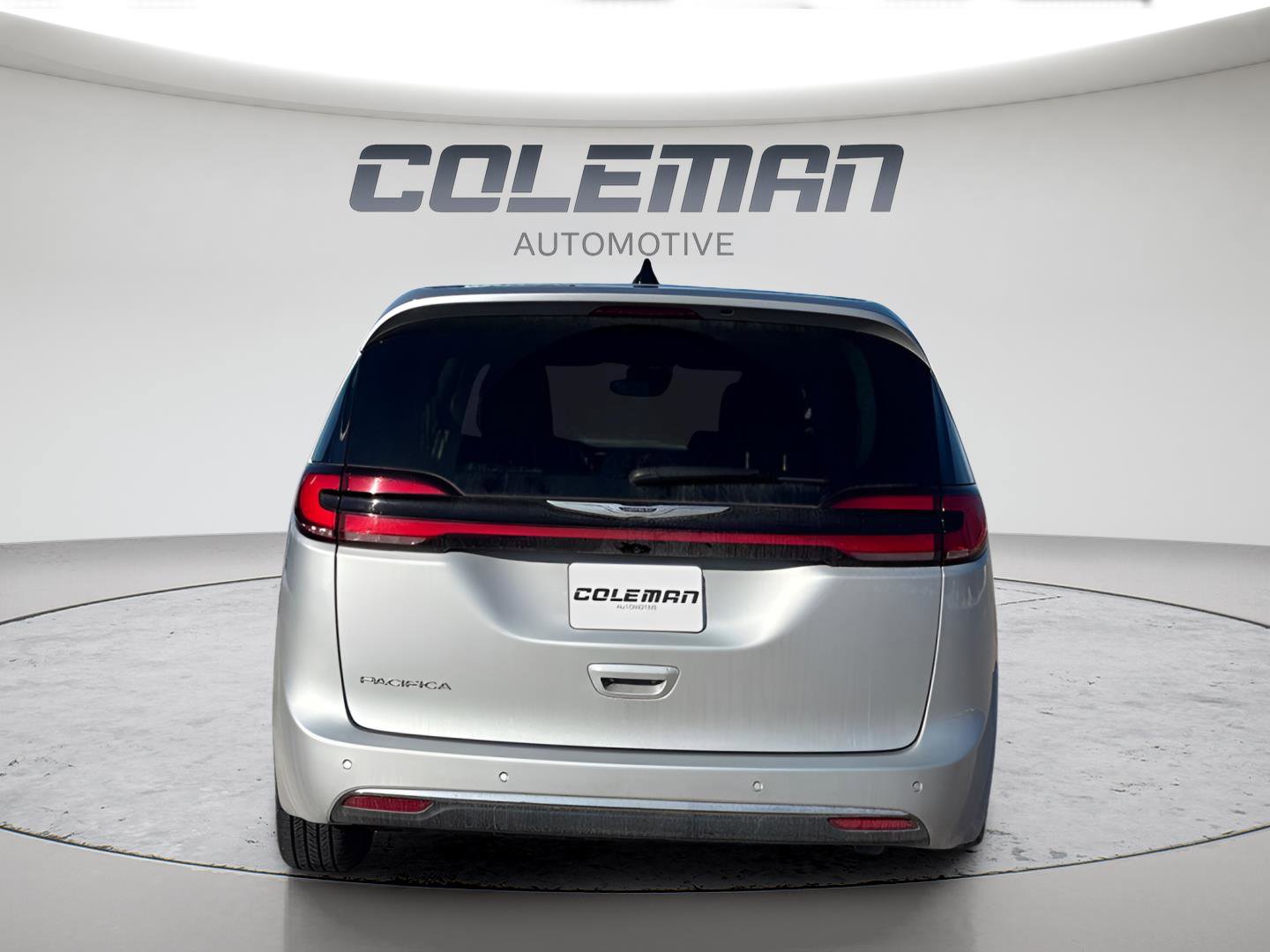 Used 2024 Chrysler Pacifica Touring-L FWD image 4
