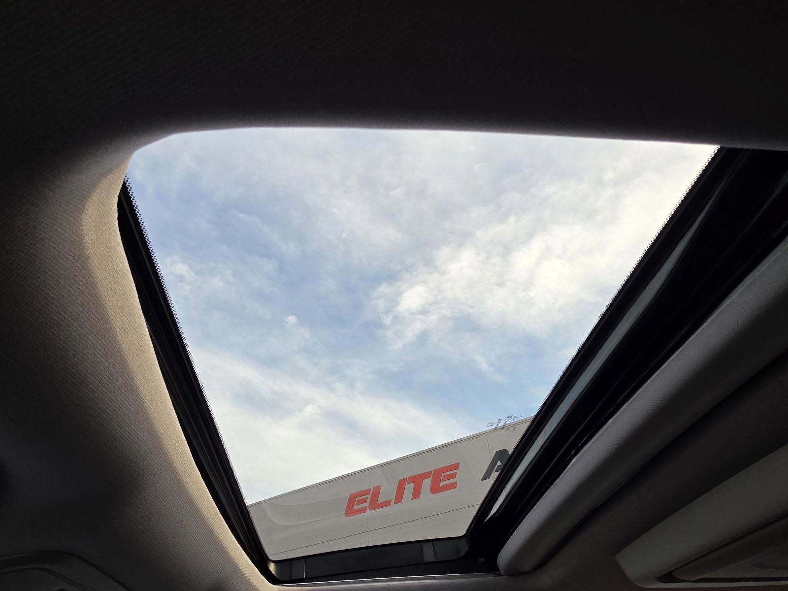 Used 2023 Honda Odyssey Elite image 23